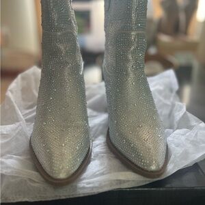 Forever Link Silver Heeled Boots with Glamorous Sparkle